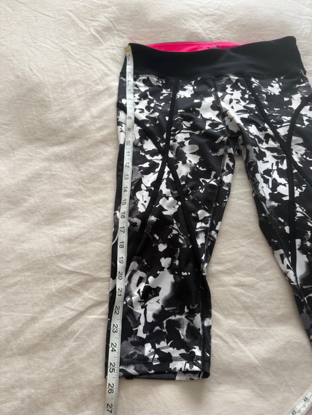 90 Degree. Black & White Printed Active Capri Leggings